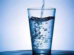 ينقسم الماء من حيث الطهارة والنجاسة إلى خمسة أقسام