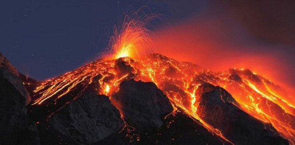 النارية بطريقتين الانسياب تتشكل السطحية و البركاني الصخور البركاني الثوران خصائص الصخور